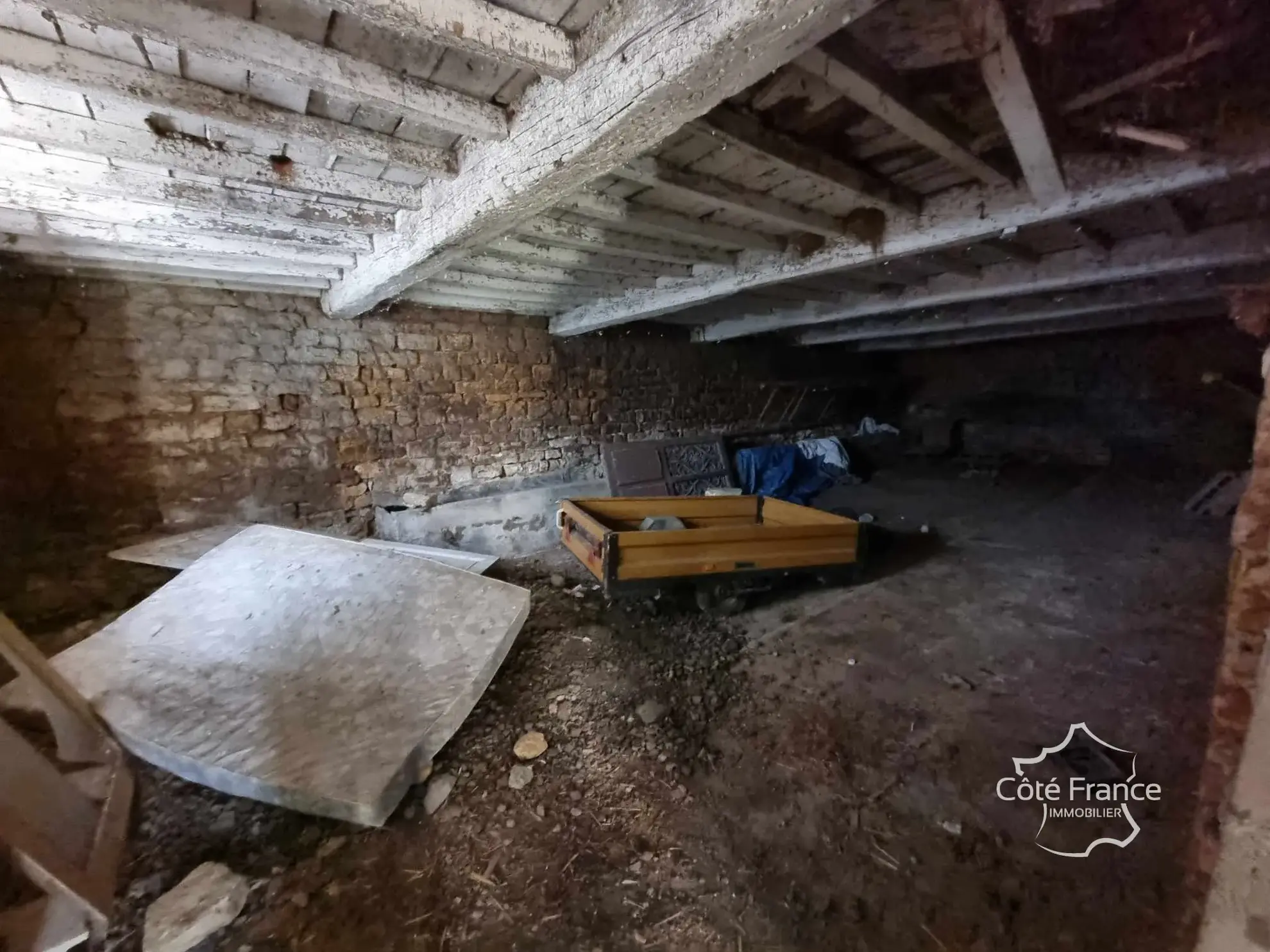 Maison ancienne à vendre dans les Ardennes avec potentiel de rénovation 