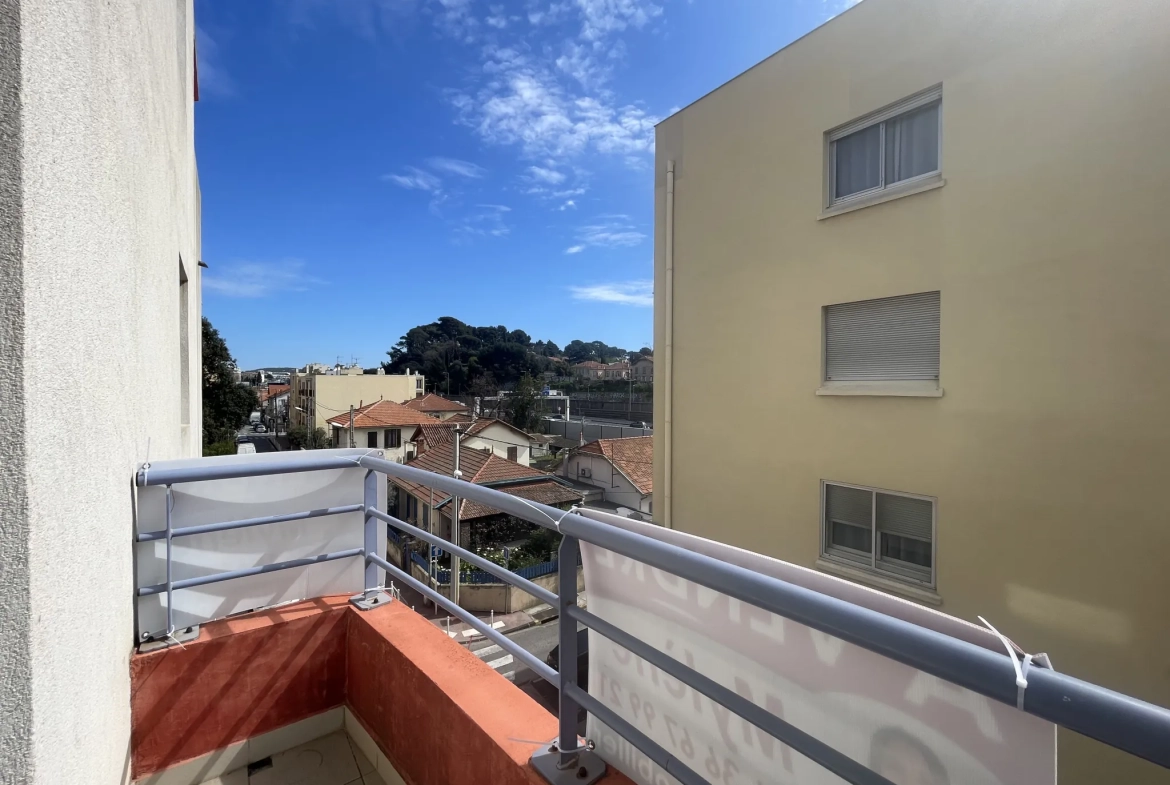 Studio de 25m² à Toulon avec parking, proche Clinique St Michel 