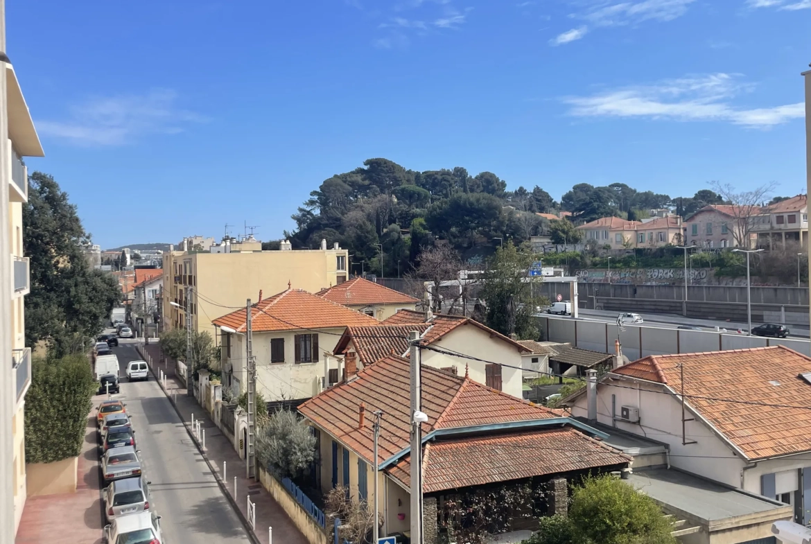 Studio de 25m² à Toulon avec parking, proche Clinique St Michel 