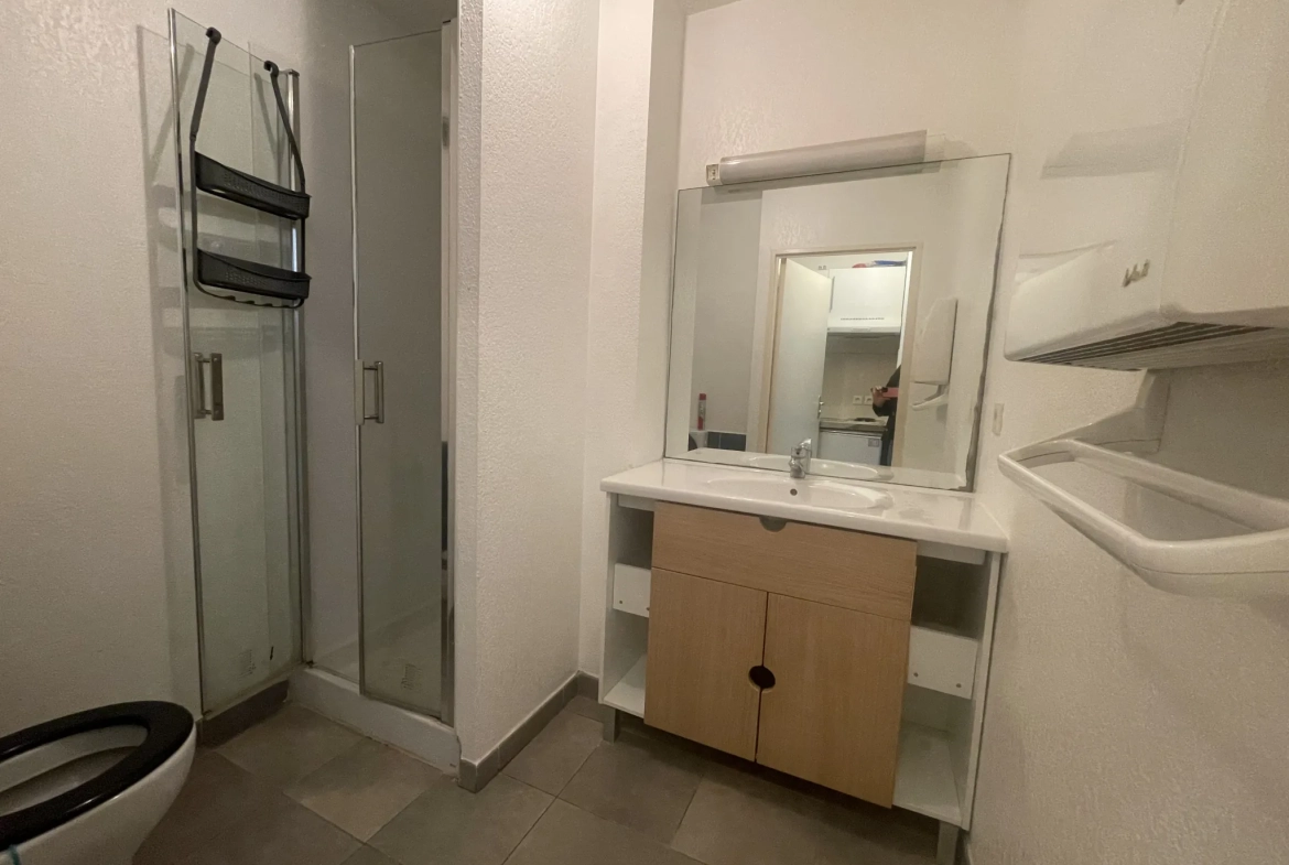 Studio de 25m² à Toulon avec parking, proche Clinique St Michel 