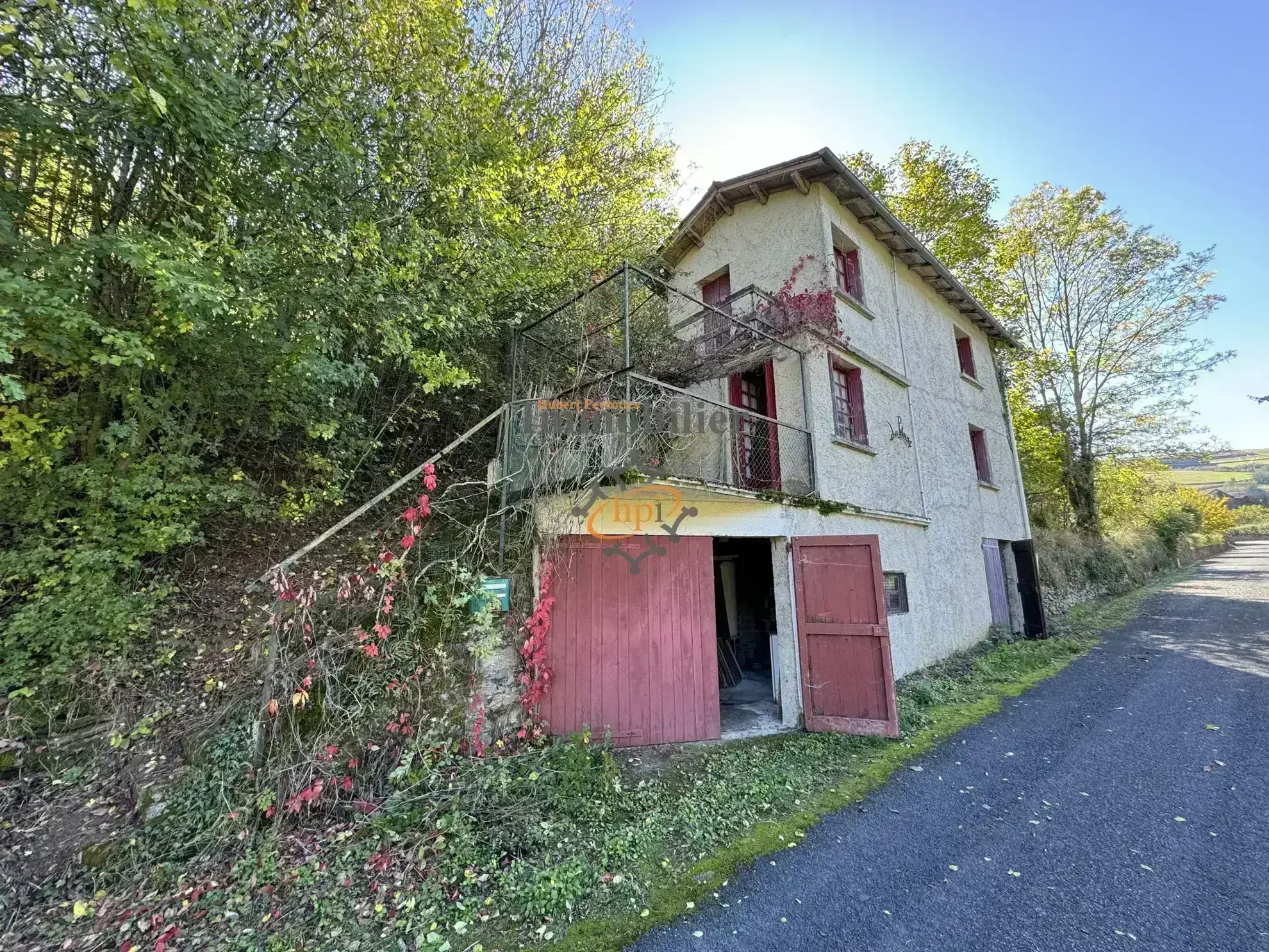 Maison à rénover avec terrasse et jardin à Murasson, idéale pour résidence secondaire 