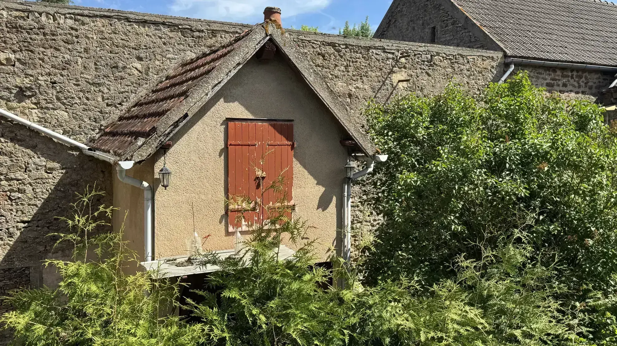 Maison avec dépendance à Guillon (89) - Résidence paisible et lumineuse 