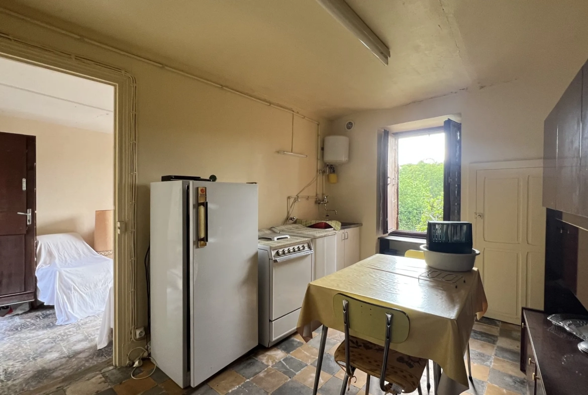 Maison avec dépendance à Guillon (89) - Résidence paisible et lumineuse 