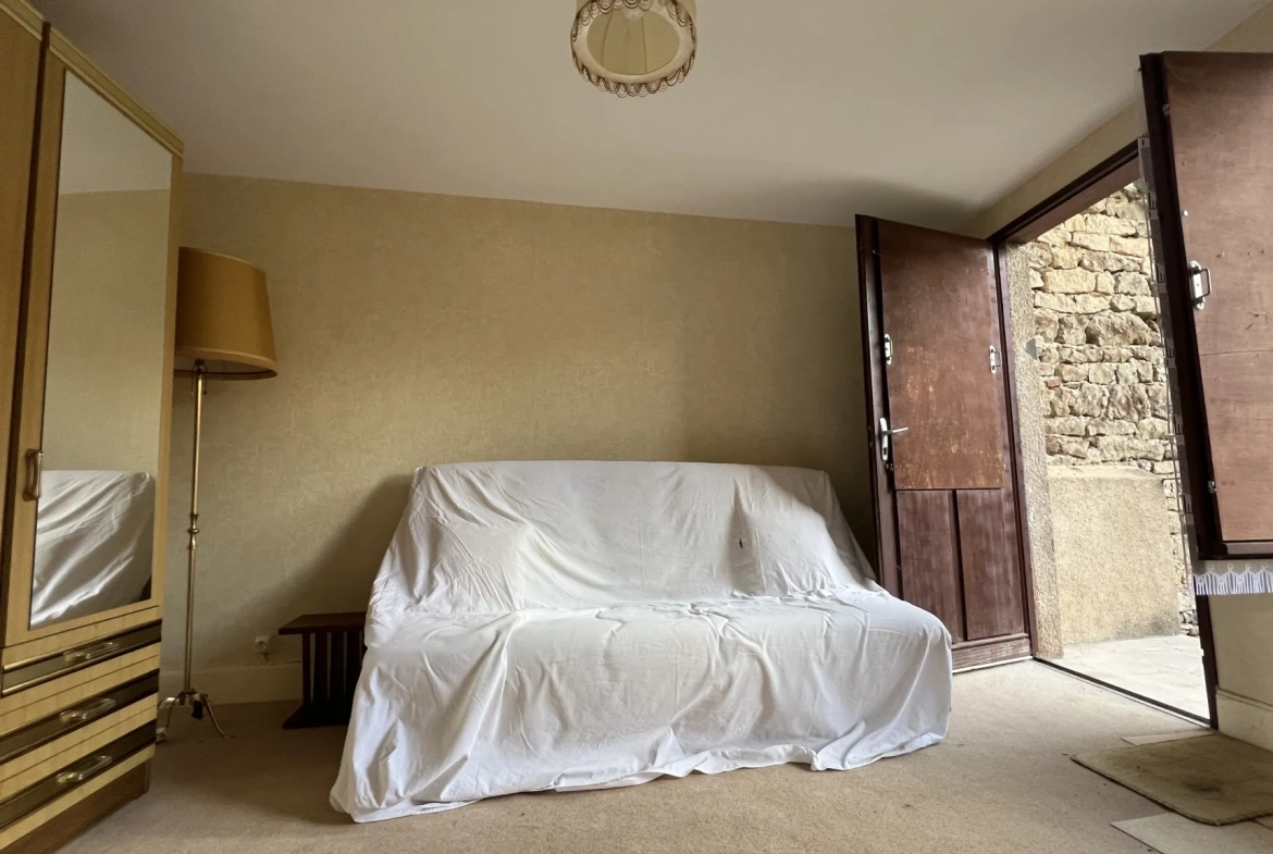 Maison avec dépendance à Guillon (89) - Résidence paisible et lumineuse 