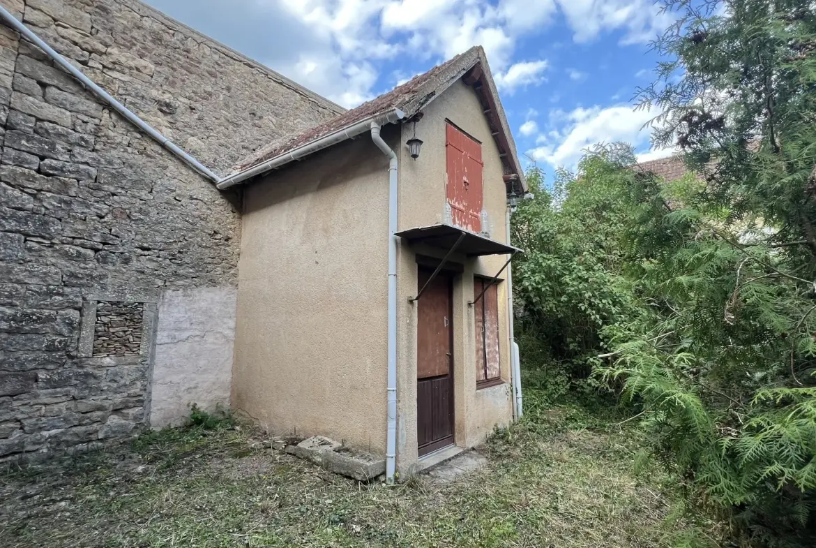 Maison avec dépendance à Guillon (89) - Résidence paisible et lumineuse 