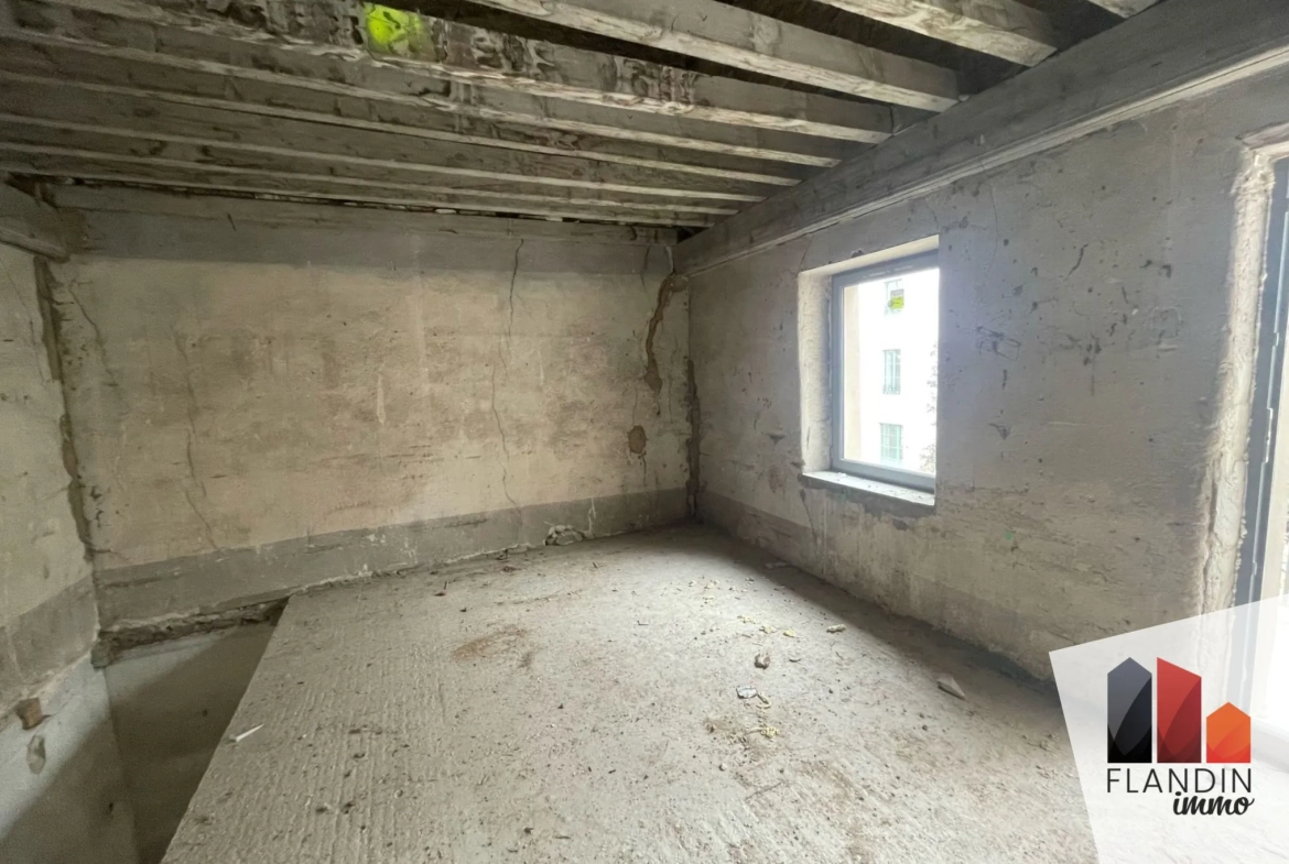 Triplex à Millery de 42 m² à aménager avec parking et cave - Emplacement idéal 