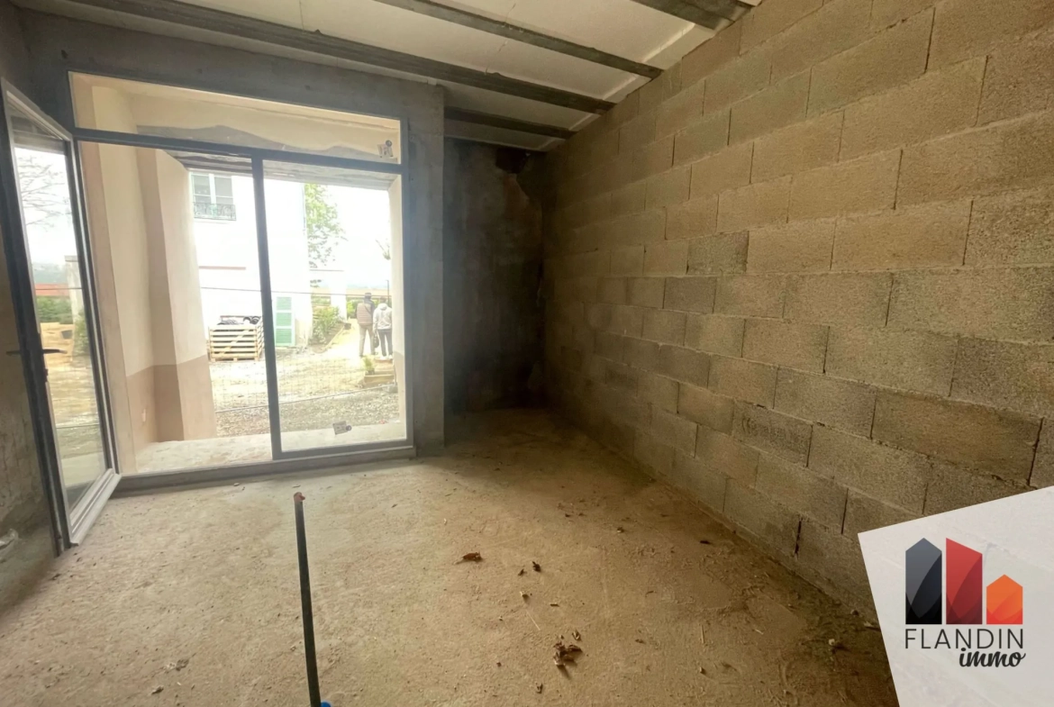 Triplex à Millery de 42 m² à aménager avec parking et cave - Emplacement idéal 