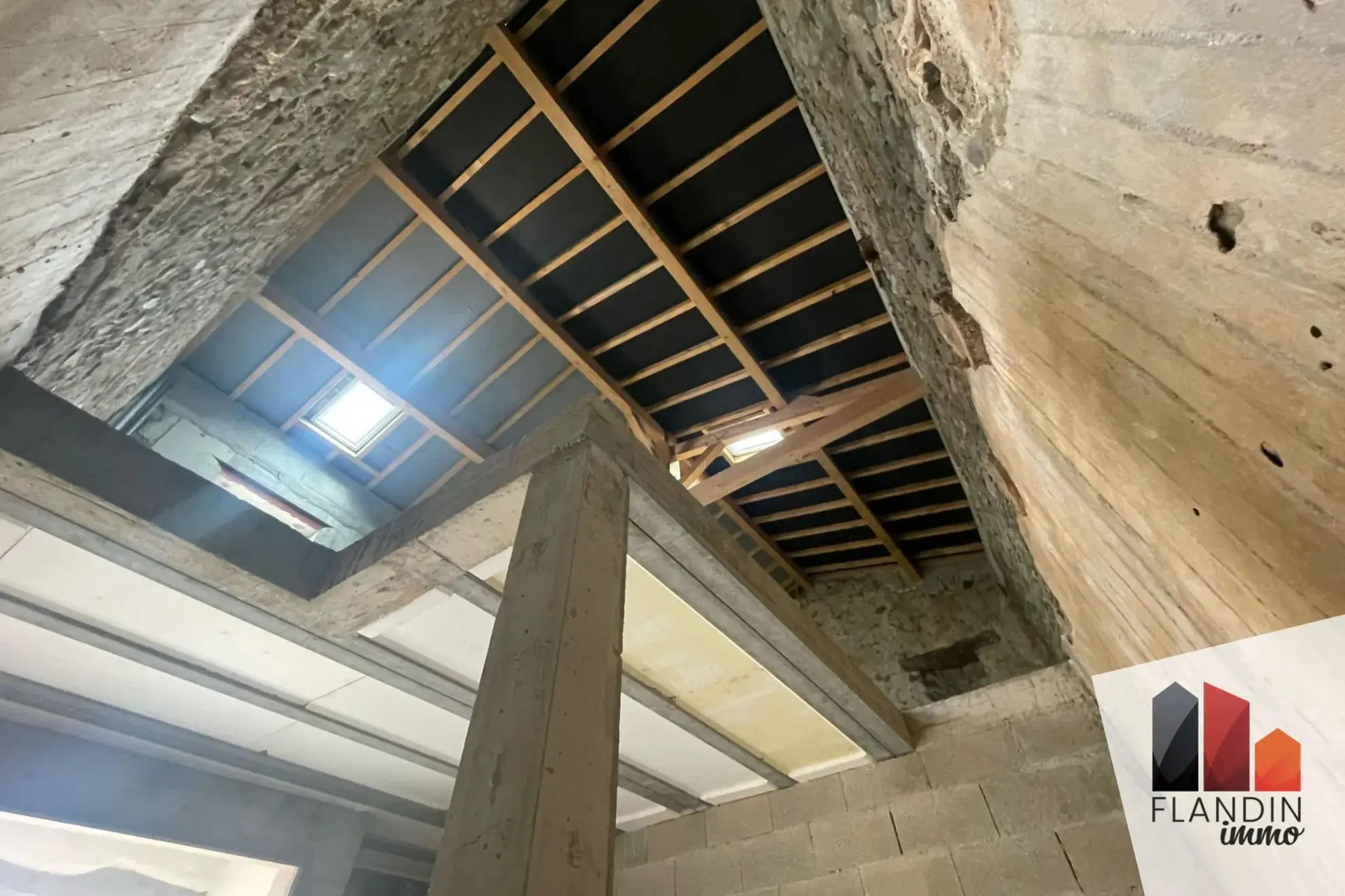 Triplex à Millery de 42 m² à aménager avec parking et cave - Emplacement idéal 