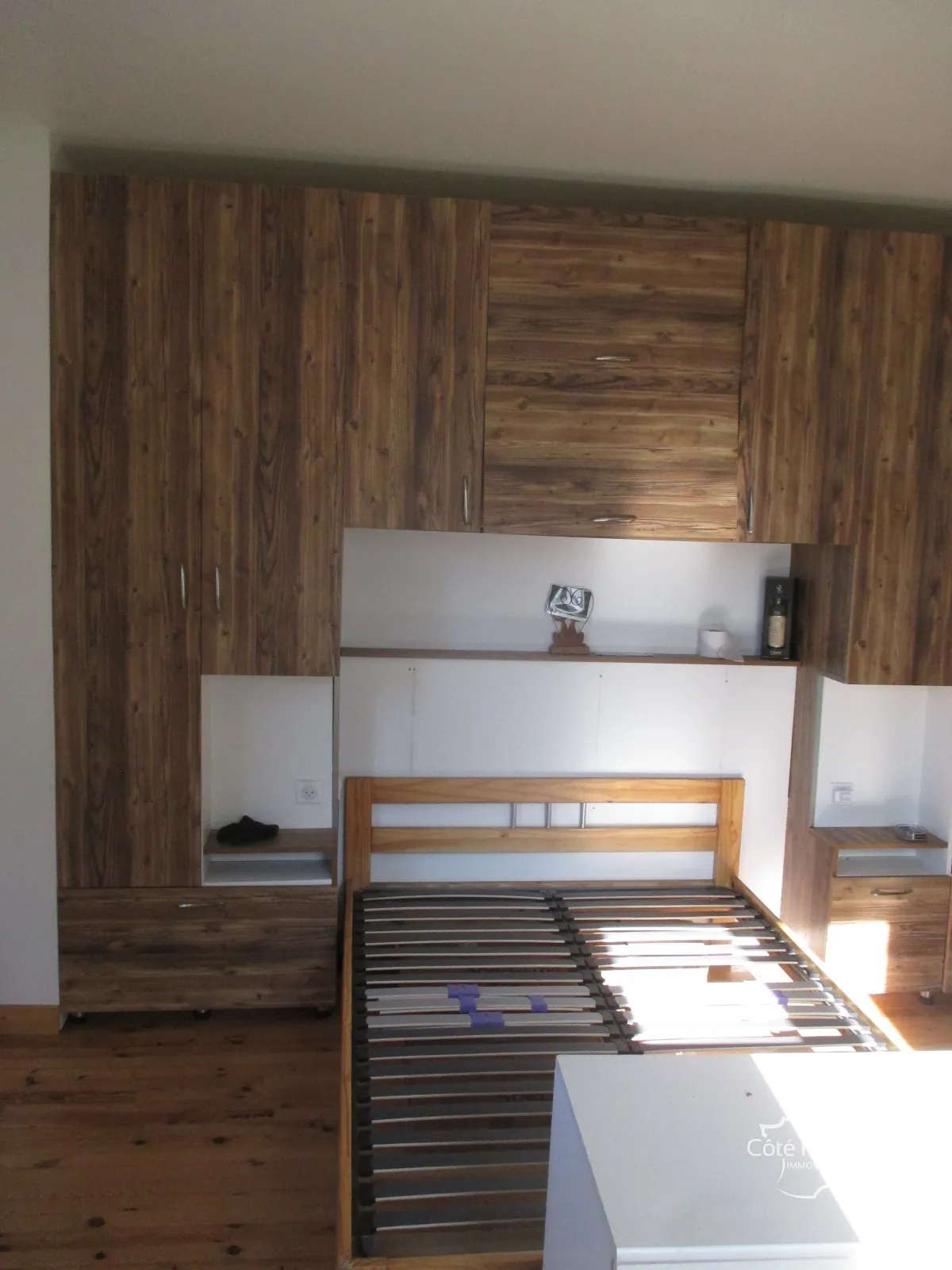 Belle maison à vendre à Coly, ensemble immobilier récent avec dépendances à rénover 