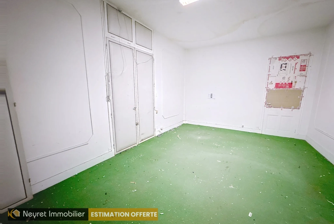 Dépôt de 258 m² dans le centre 2 à Saint-Étienne – Idéal pour aménager une habitation ou un espace professionnel 