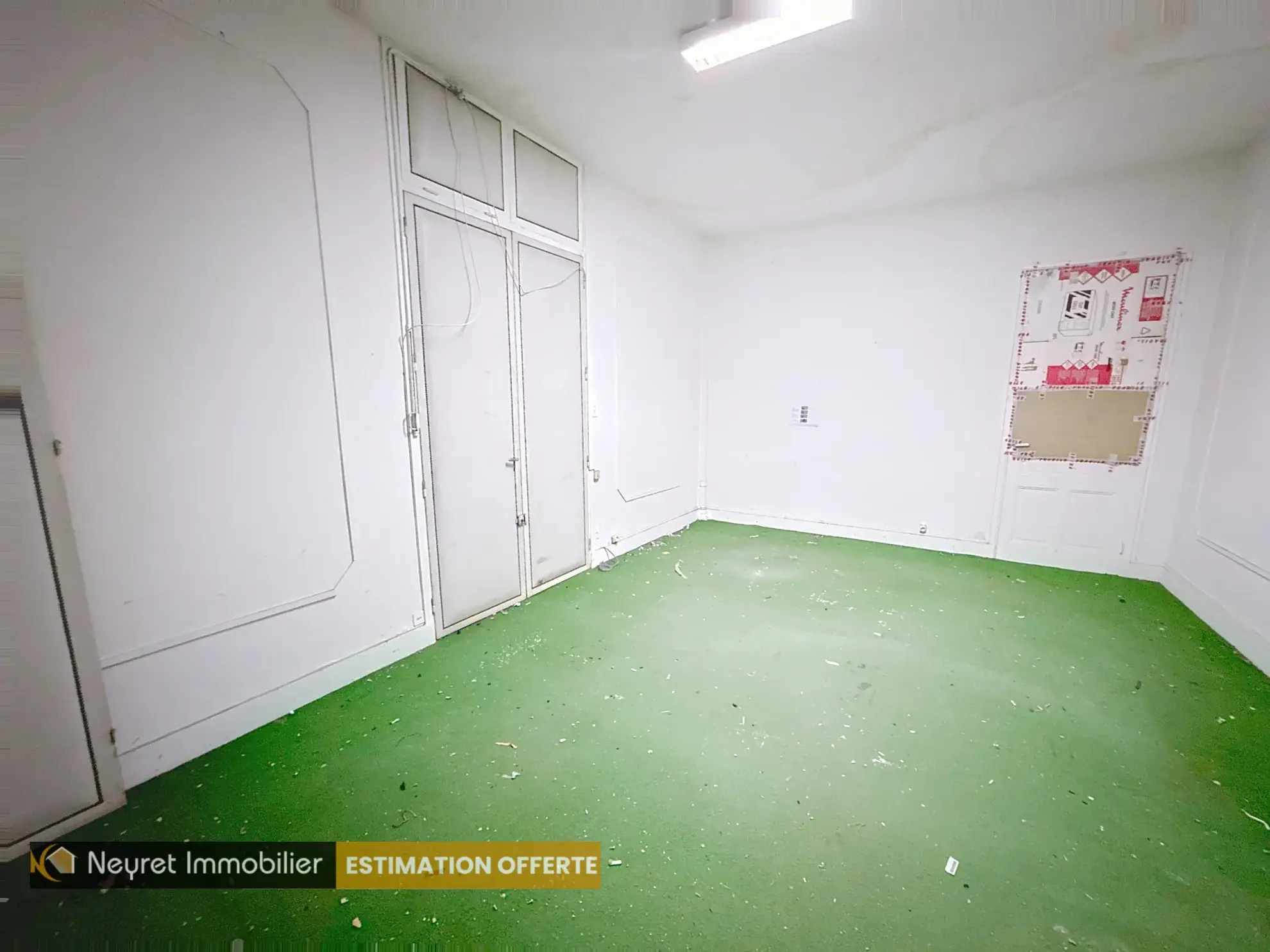 Dépôt de 258 m² dans le centre 2 à Saint-Étienne – Idéal pour aménager une habitation ou un espace professionnel 