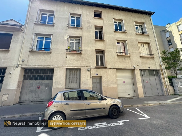 Dépôt de 258 m² dans le centre 2 à Saint-Étienne – Idéal pour aménager une habitation ou un espace professionnel