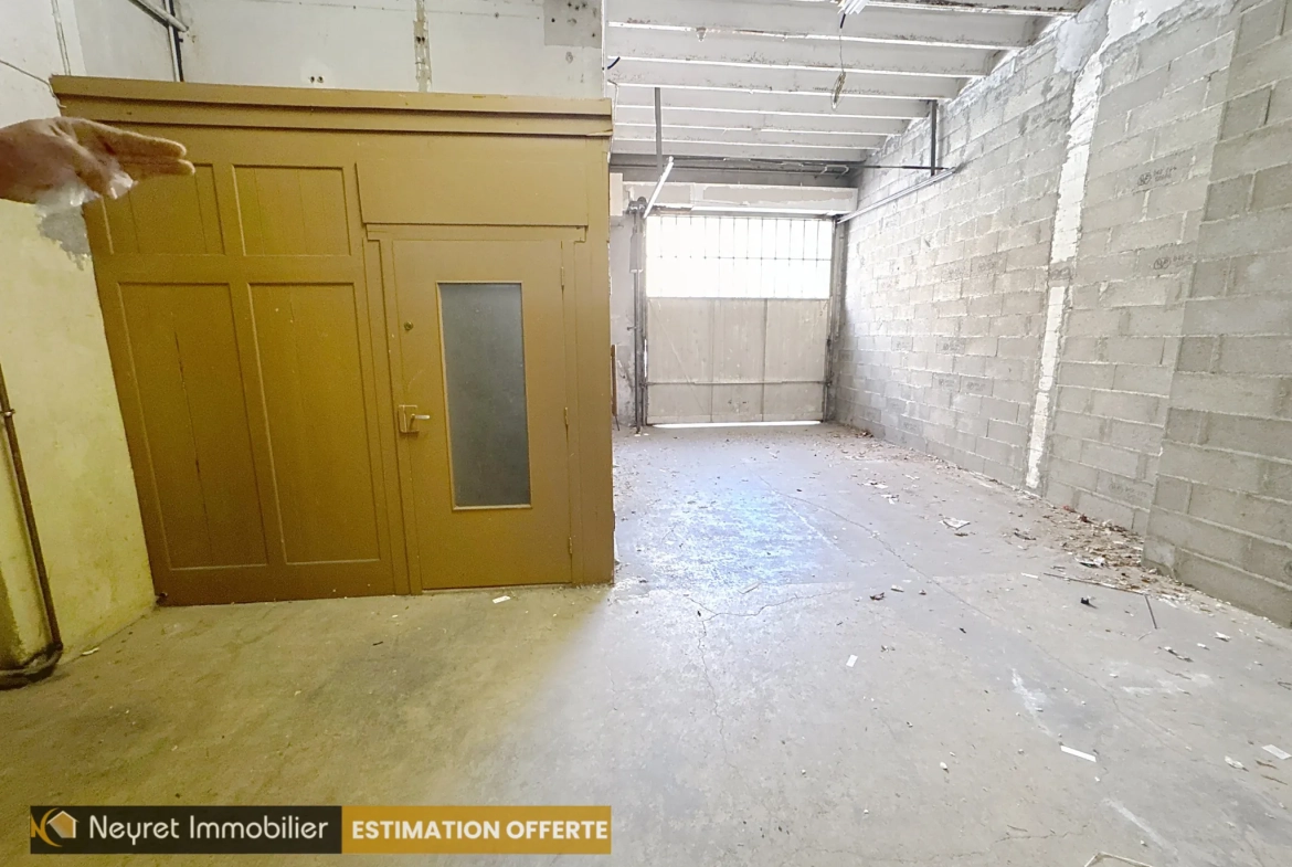Dépôt de 258 m² dans le centre 2 à Saint-Étienne – Idéal pour aménager une habitation ou un espace professionnel 