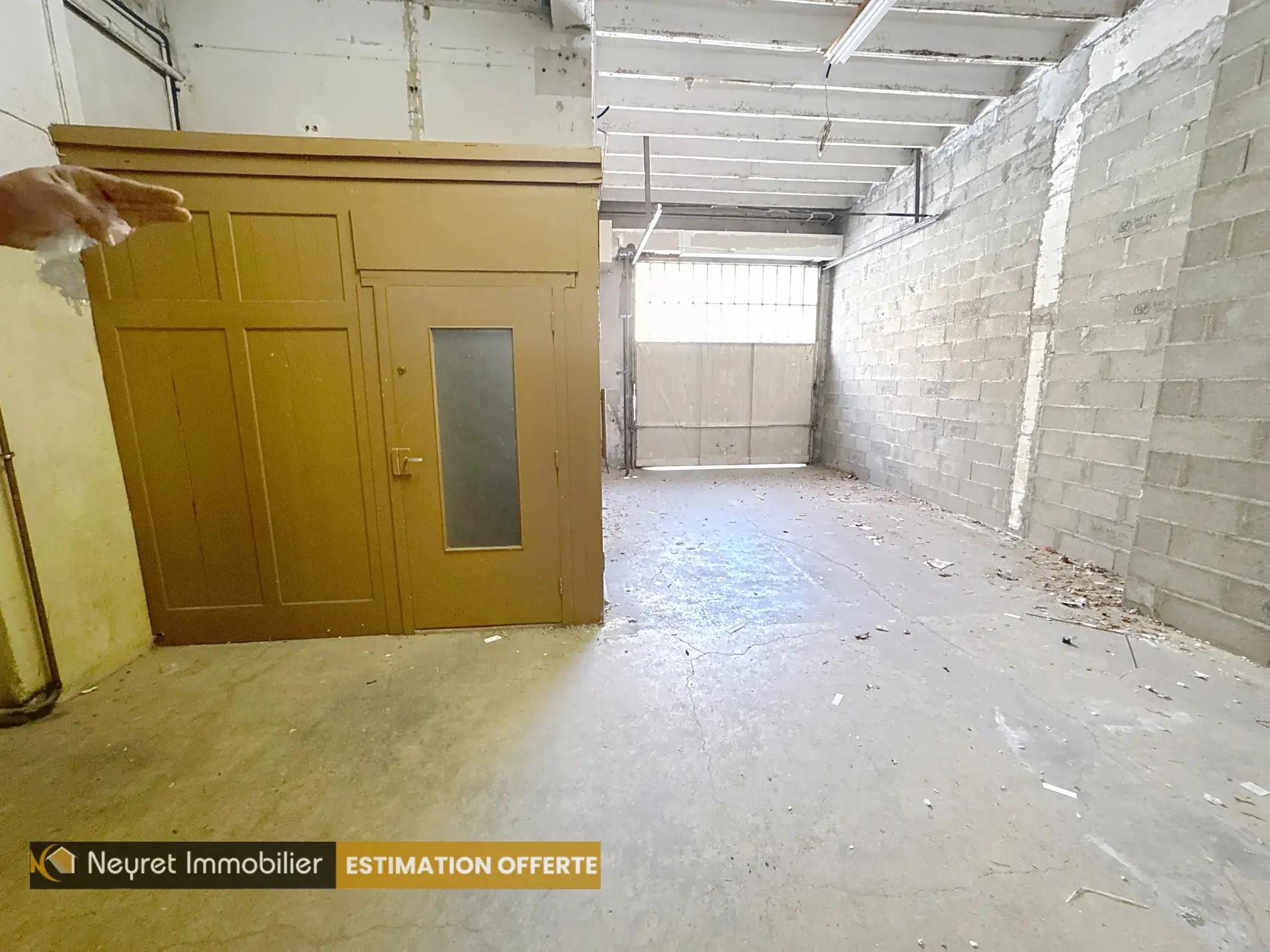 Dépôt de 258 m² dans le centre 2 à Saint-Étienne – Idéal pour aménager une habitation ou un espace professionnel 