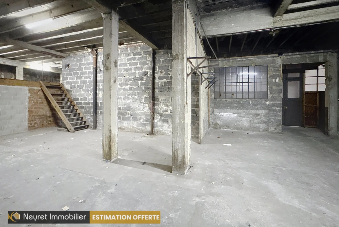 Dépôt de 258 m² dans le centre 2 à Saint-Étienne – Idéal pour aménager une habitation ou un espace professionnel 