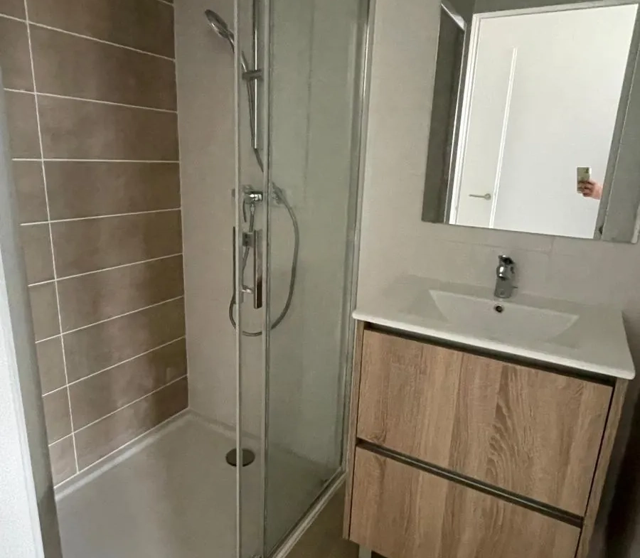 Appartement T4 à Elne - Dernier étage avec terrasse et prestations modernes 