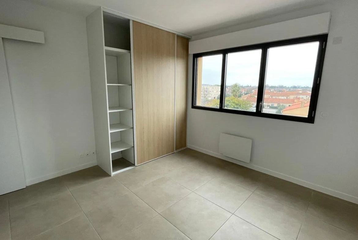 Appartement T4 à Elne - Dernier étage avec terrasse et prestations modernes 