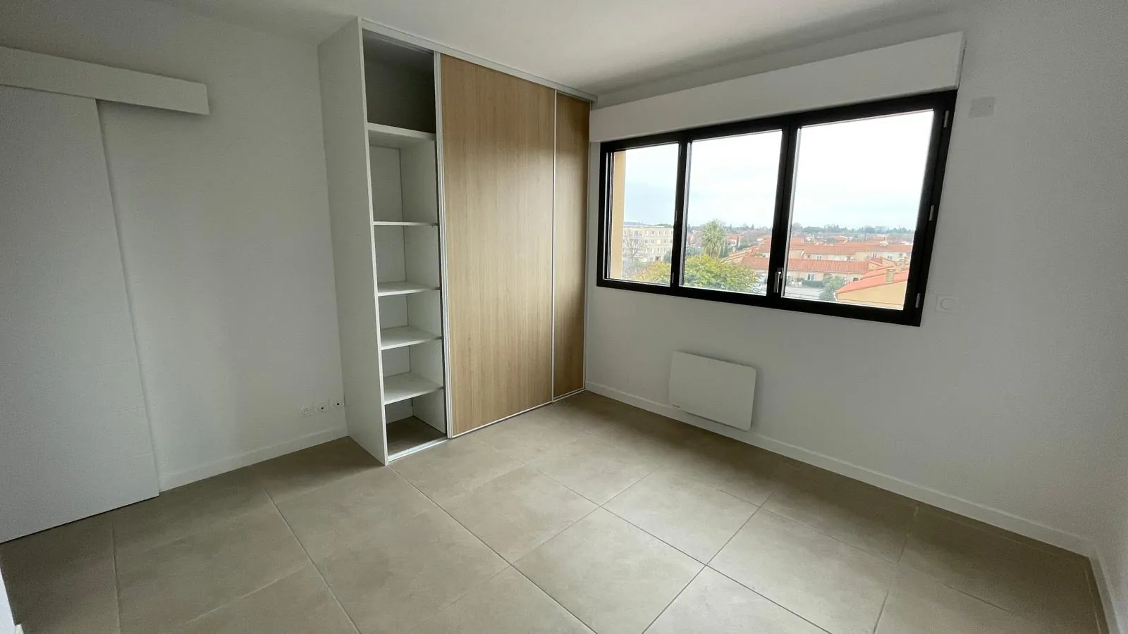 Appartement T4 à Elne - Dernier étage avec terrasse et prestations modernes 