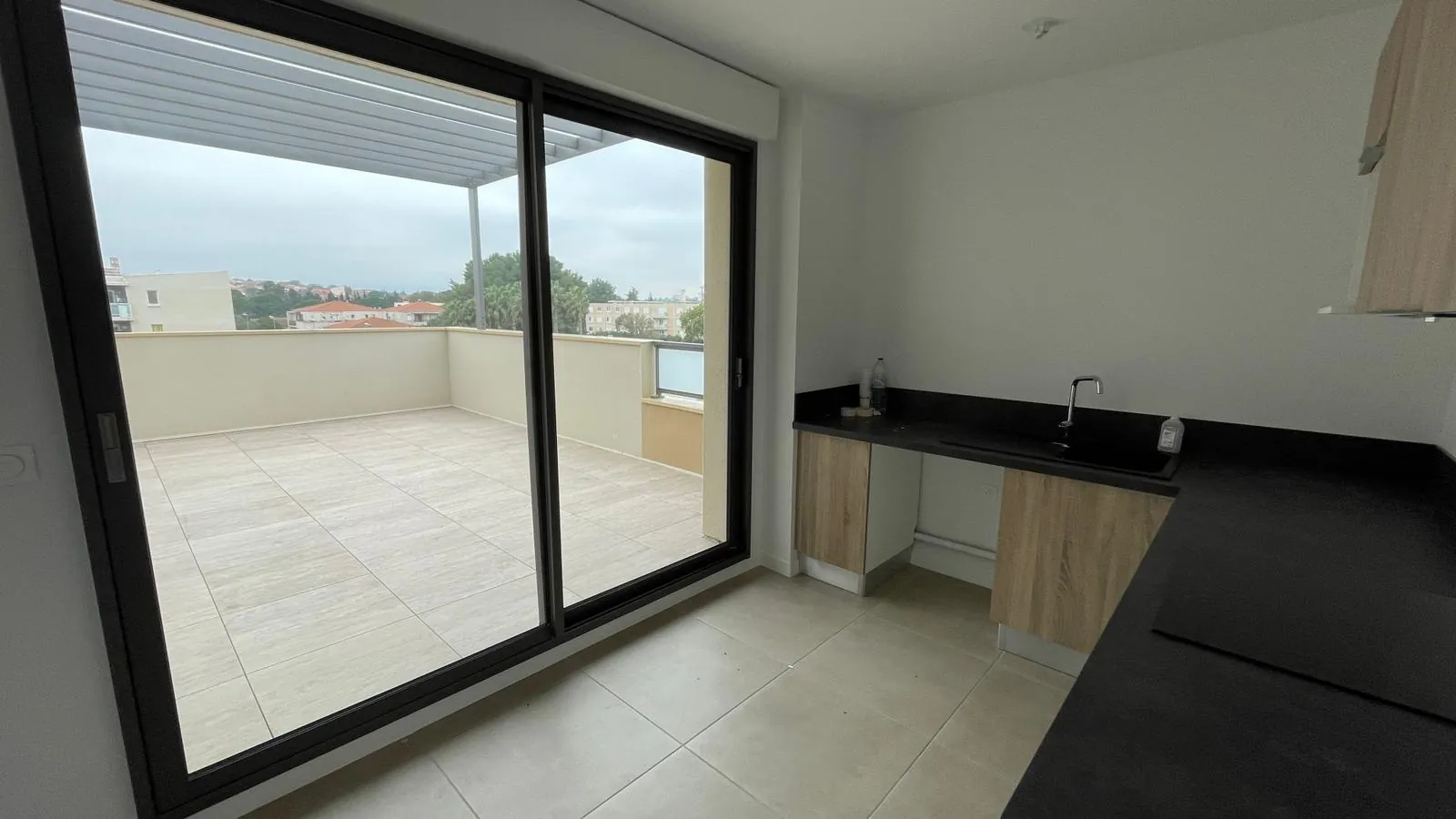 Appartement T4 à Elne - Dernier étage avec terrasse et prestations modernes 