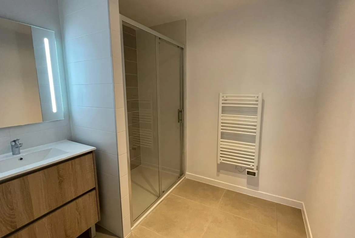 Appartement T4 à Elne - Dernier étage avec terrasse et prestations modernes 