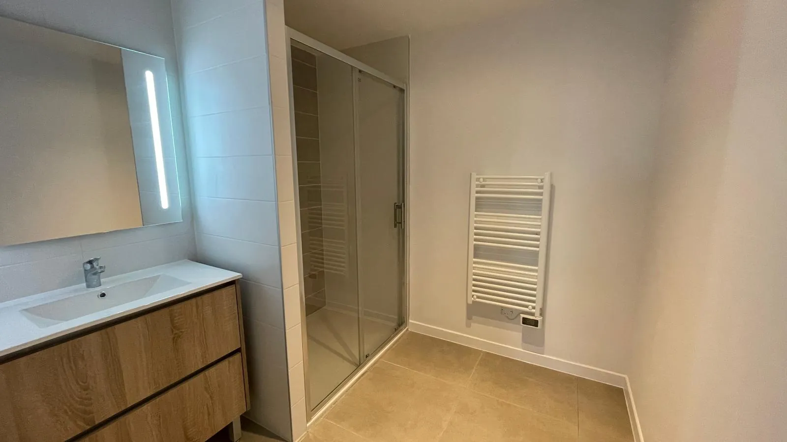Appartement T4 à Elne - Dernier étage avec terrasse et prestations modernes 