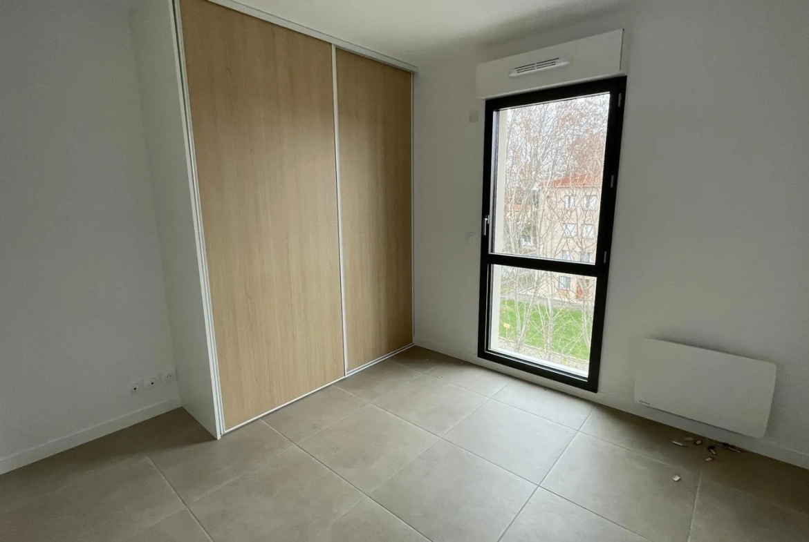 Appartement T4 à Elne - Dernier étage avec terrasse et prestations modernes 