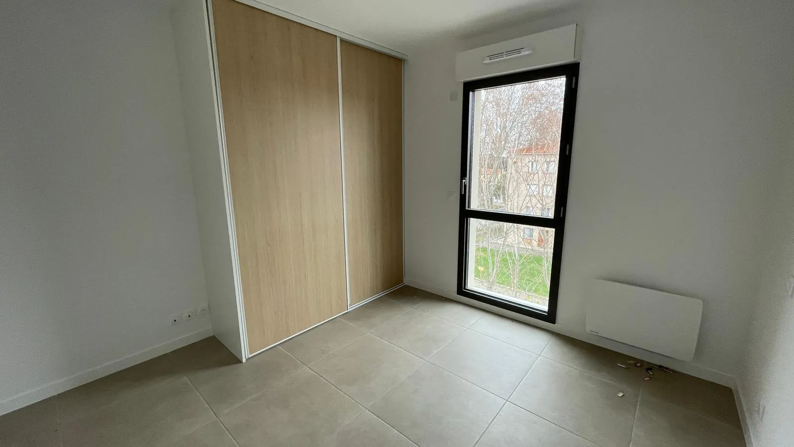 Appartement T4 à Elne - Dernier étage avec terrasse et prestations modernes 