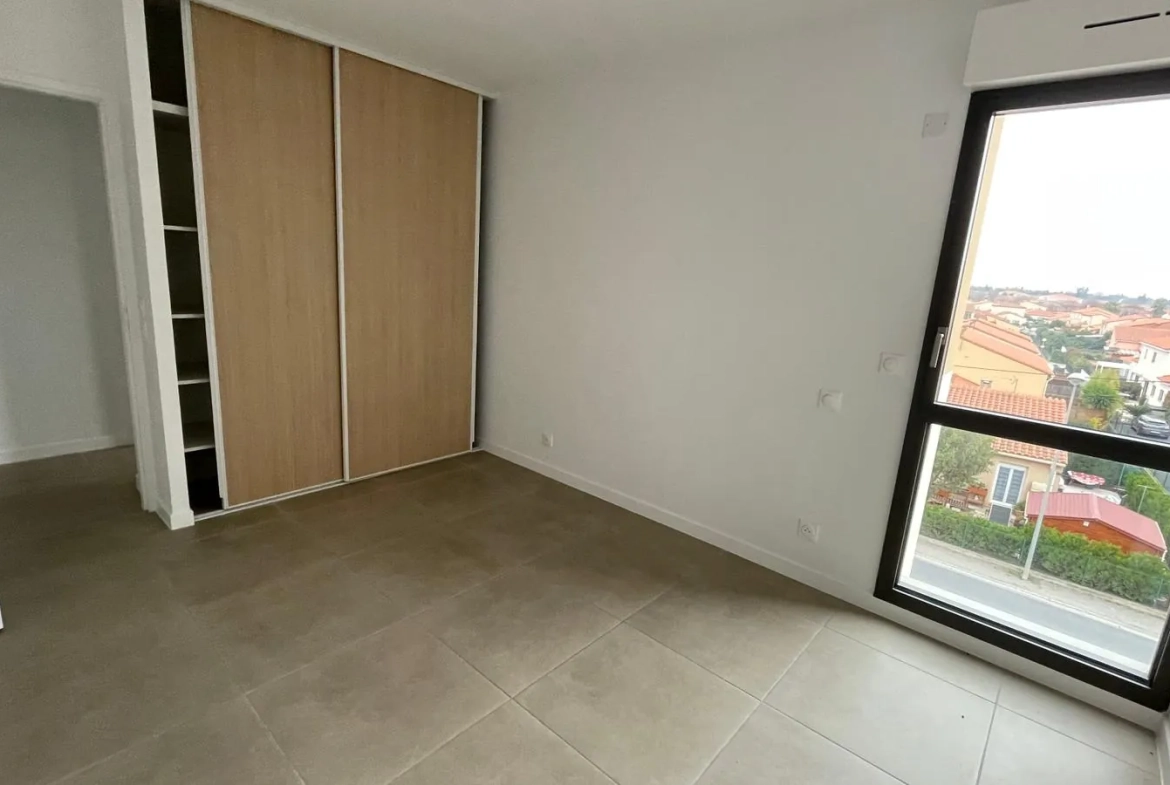 Appartement T4 à Elne - Dernier étage avec terrasse et prestations modernes 