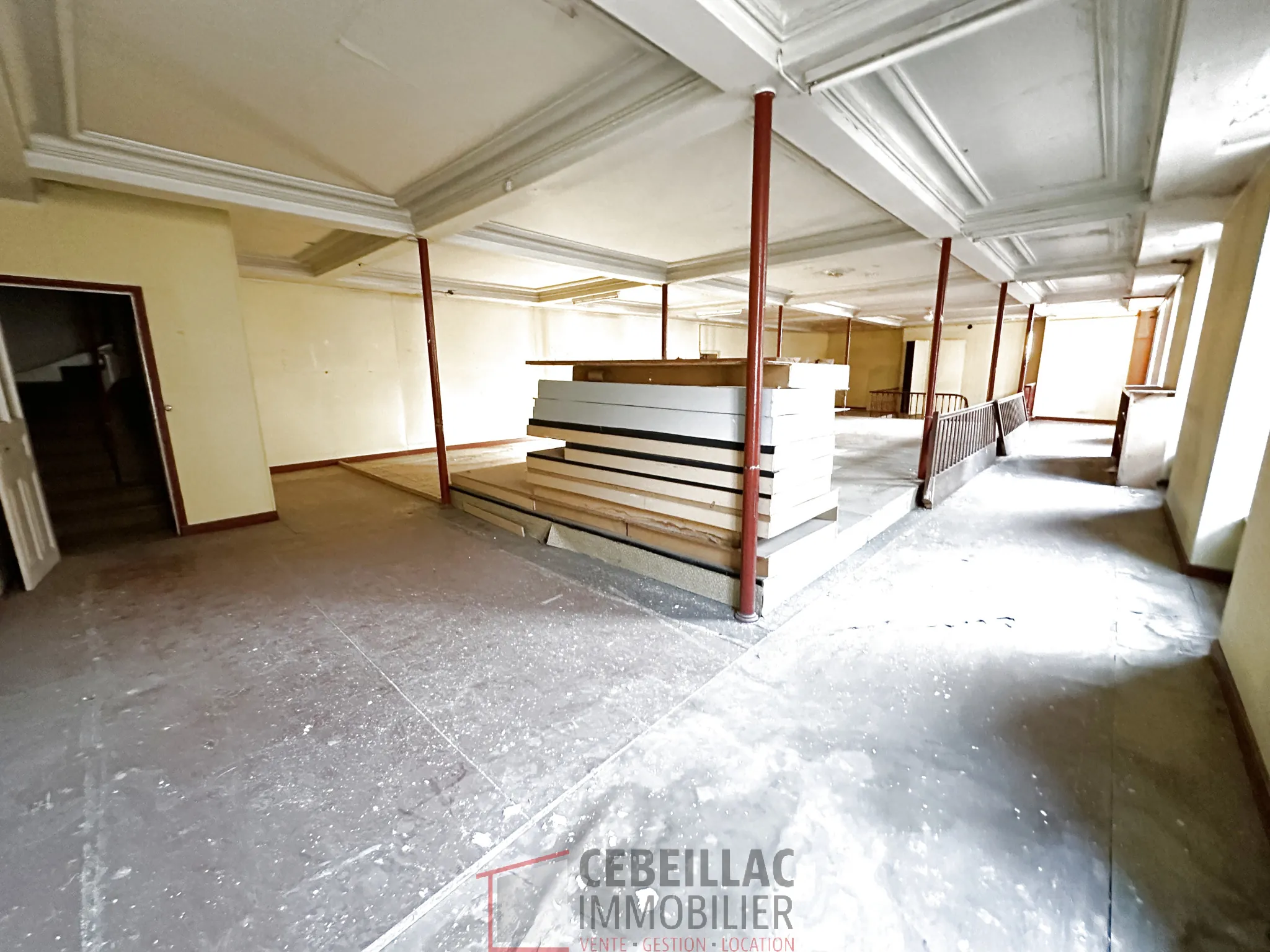 Immeuble à vendre à Saint-Flour – Projet de rénovation de 3 plateaux avec potentiel de six logements 
