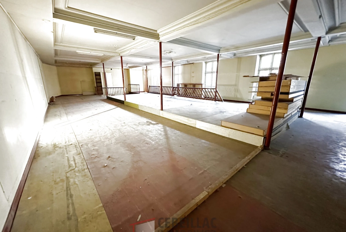 Immeuble à vendre à Saint-Flour – Projet de rénovation de 3 plateaux avec potentiel de six logements 