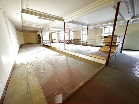 Immeuble à vendre à Saint-Flour – Projet de rénovation de 3 plateaux avec potentiel de six logements