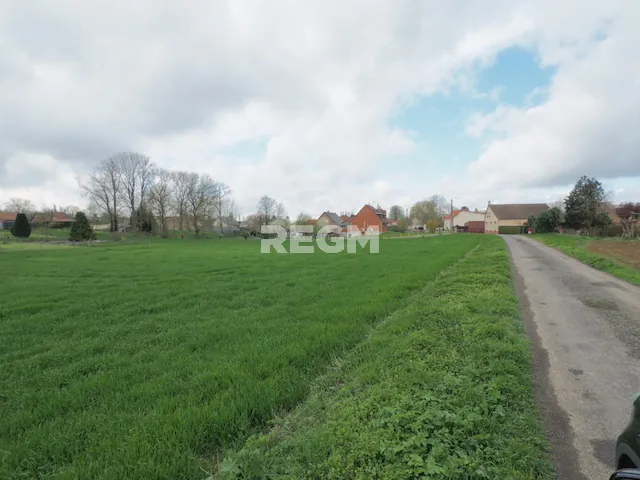 Magnifique terrain constructible de 5000 m² à Arras, environnement bucolique 