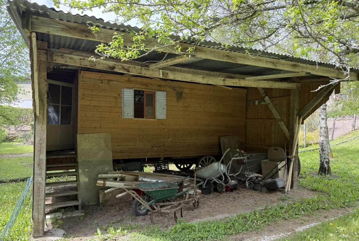 Maison individuelle de 144 m² avec dépendances en bord de rivière à Bossay-sur-Claise 