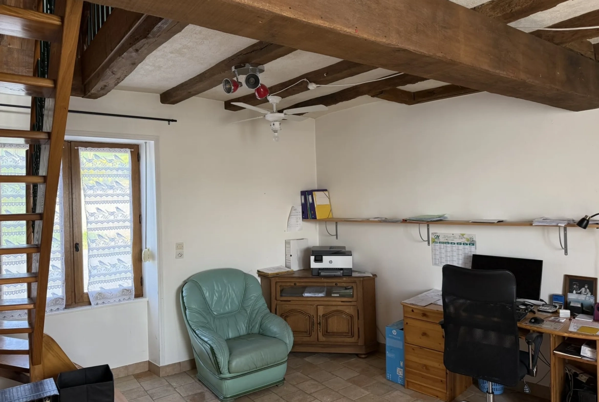 Maison individuelle de 144 m² avec dépendances en bord de rivière à Bossay-sur-Claise 