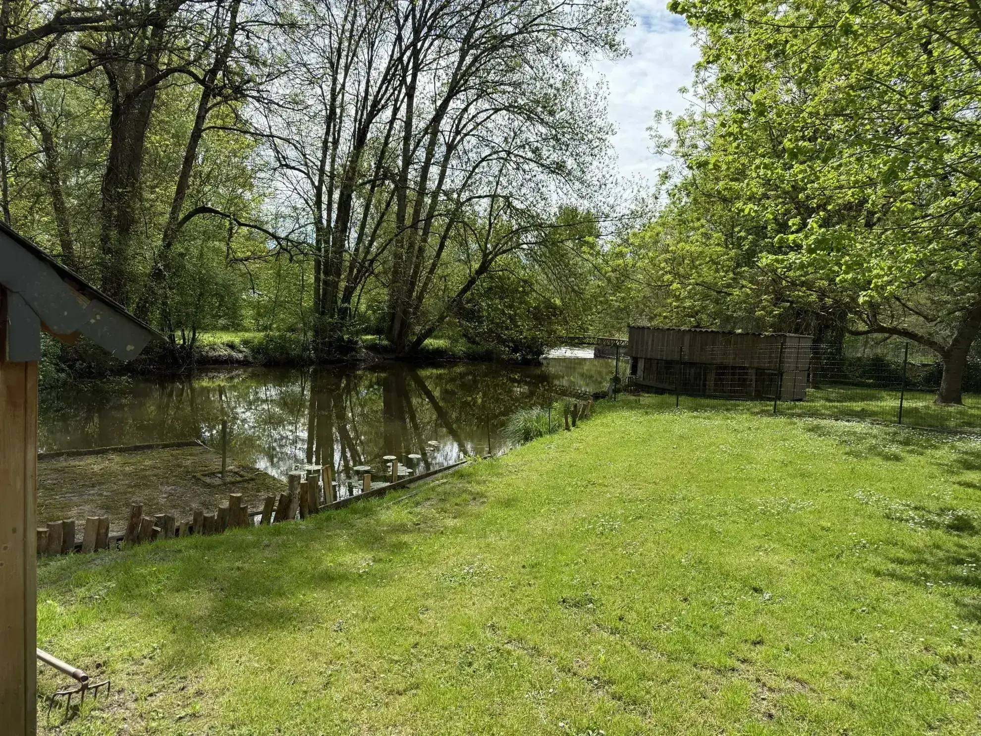 Maison individuelle de 144 m² avec dépendances en bord de rivière à Bossay-sur-Claise 