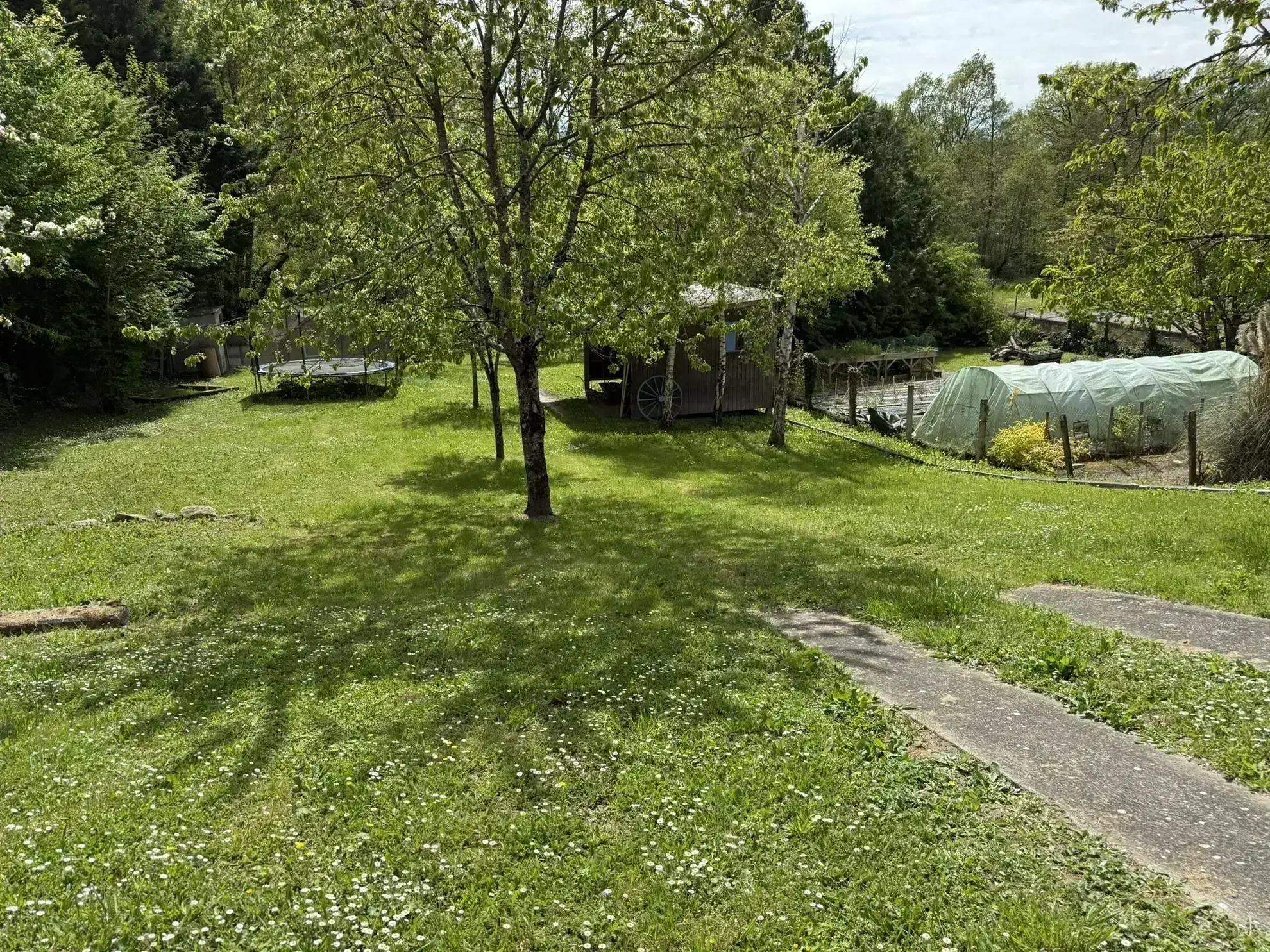 Maison individuelle de 144 m² avec dépendances en bord de rivière à Bossay-sur-Claise 