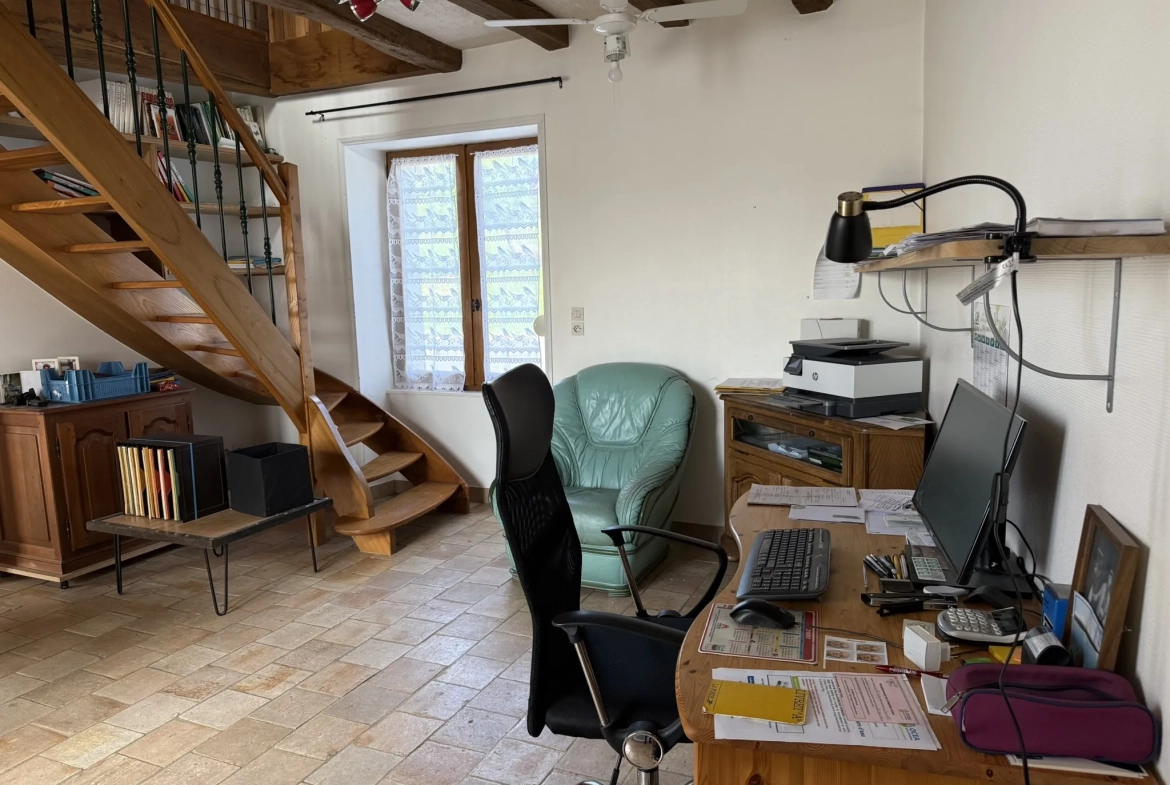 Maison individuelle de 144 m² avec dépendances en bord de rivière à Bossay-sur-Claise 