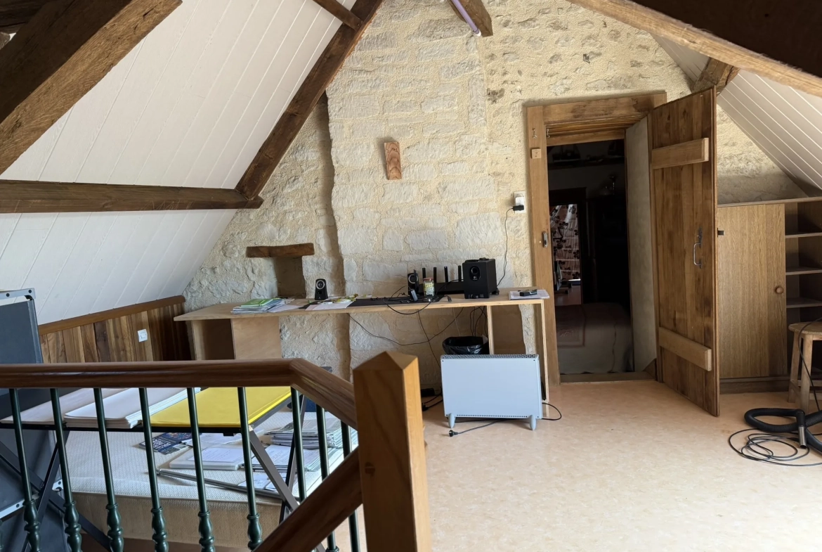 Maison individuelle de 144 m² avec dépendances en bord de rivière à Bossay-sur-Claise 