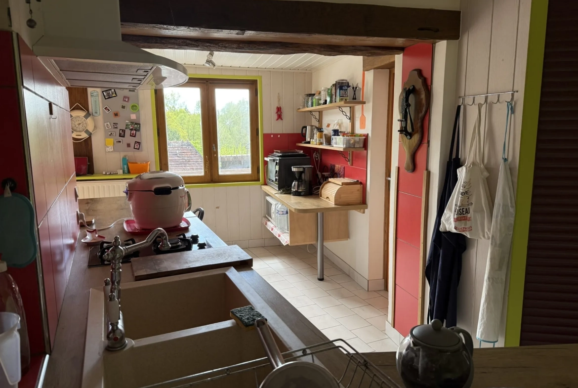 Maison individuelle de 144 m² avec dépendances en bord de rivière à Bossay-sur-Claise 