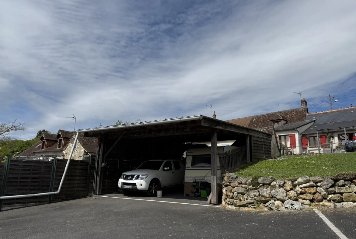 Maison individuelle de 144 m² avec dépendances en bord de rivière à Bossay-sur-Claise 