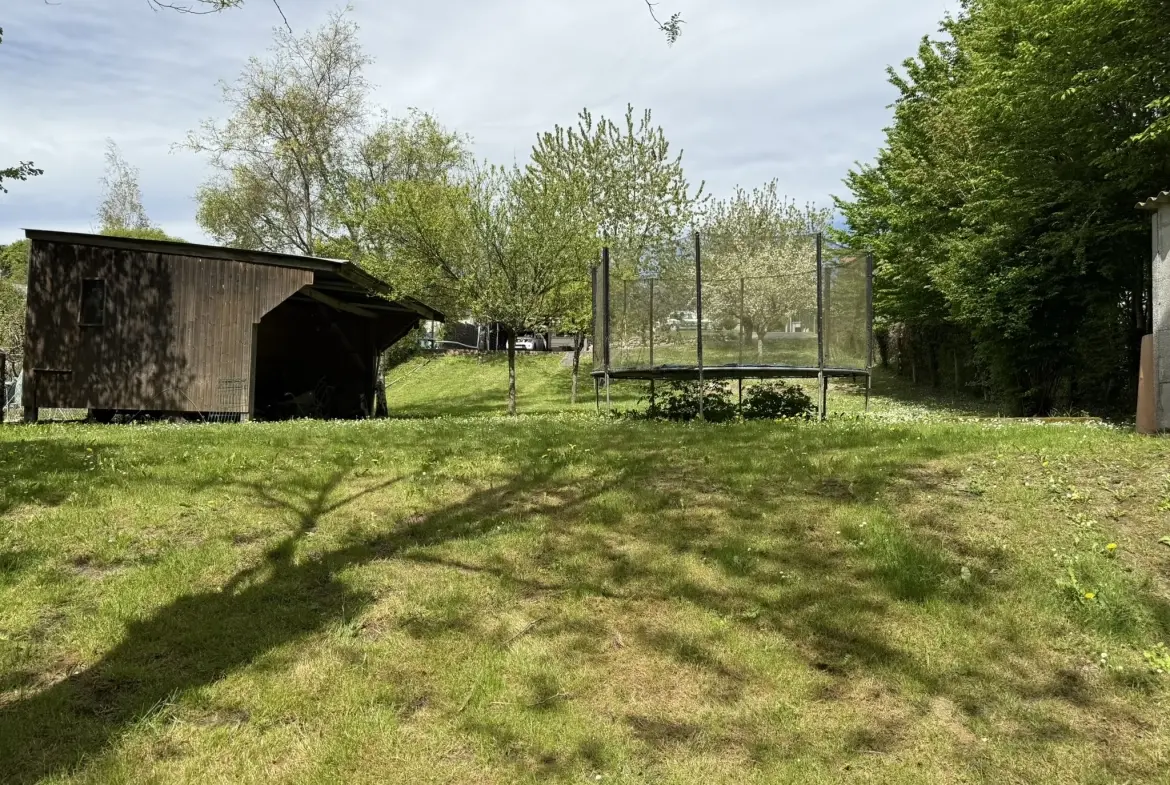 Maison individuelle de 144 m² avec dépendances en bord de rivière à Bossay-sur-Claise 