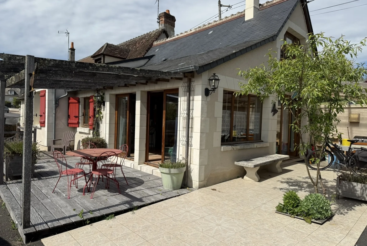 Maison individuelle de 144 m² avec dépendances en bord de rivière à Bossay-sur-Claise 