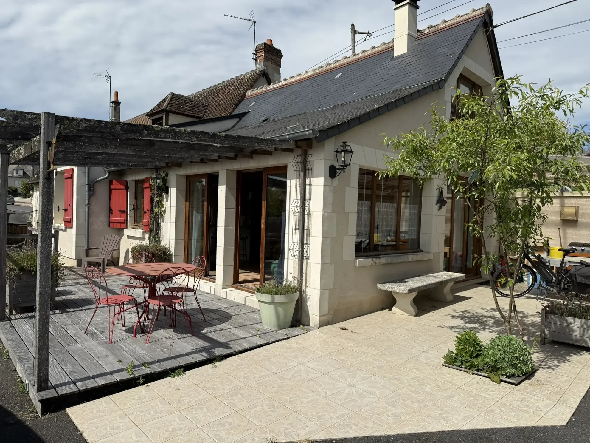 Maison individuelle de 144 m² avec dépendances en bord de rivière à Bossay-sur-Claise 