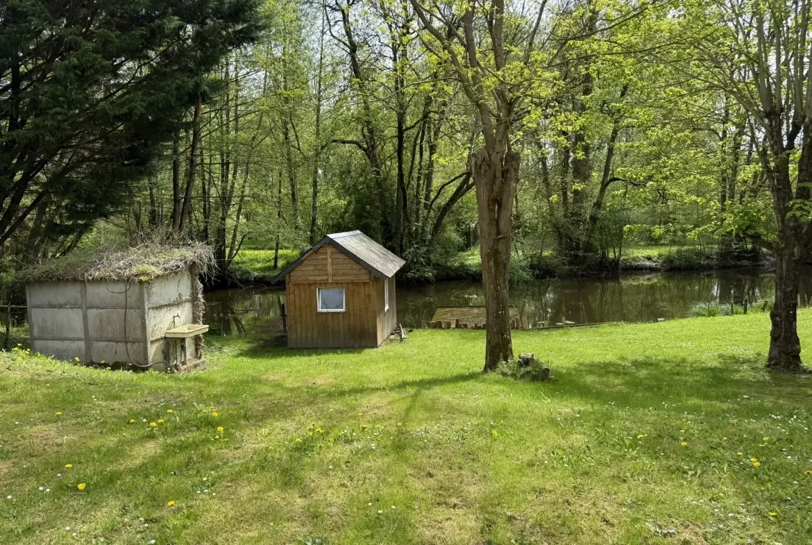 Maison individuelle de 144 m² avec dépendances en bord de rivière à Bossay-sur-Claise 