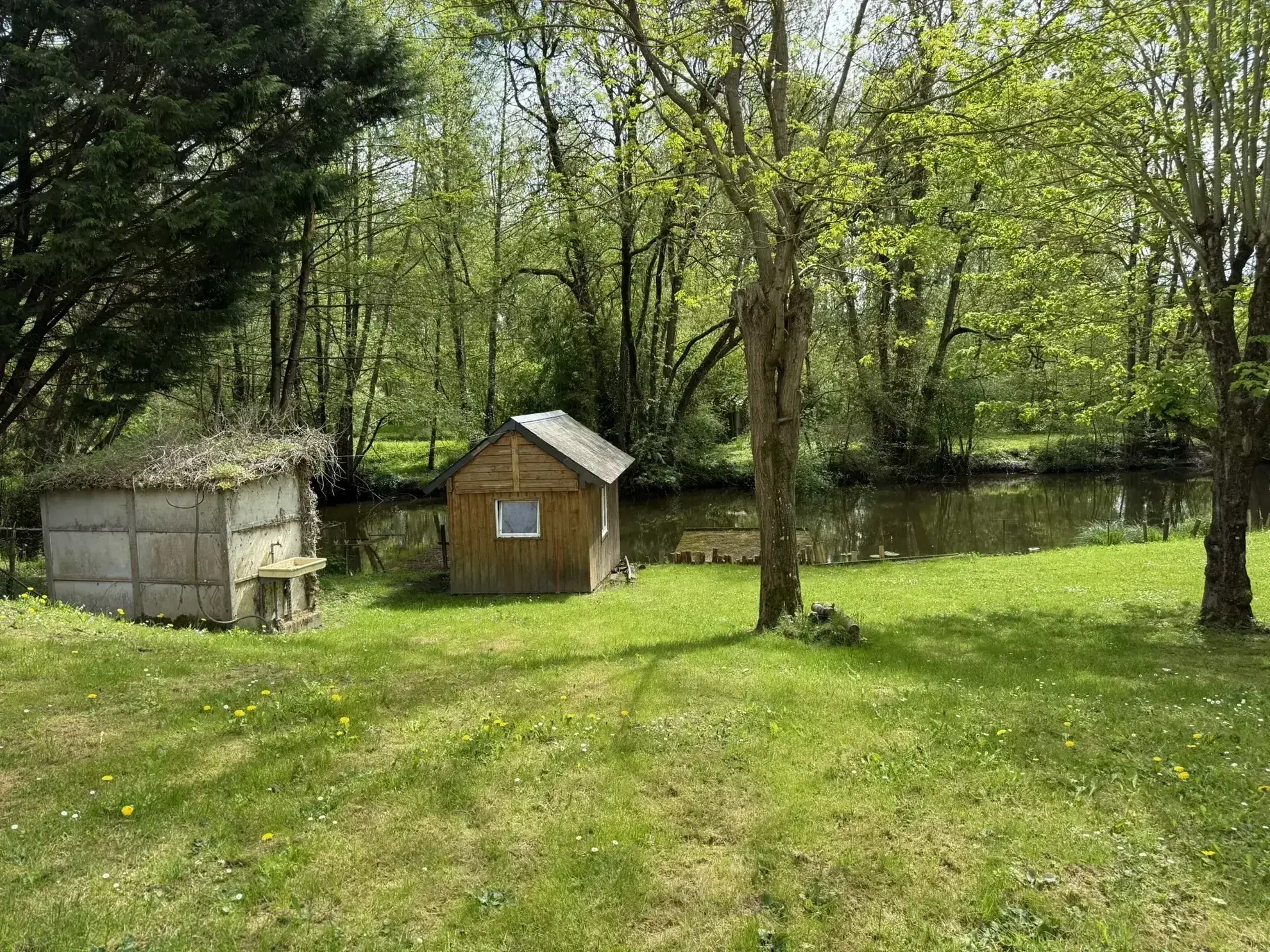 Maison individuelle de 144 m² avec dépendances en bord de rivière à Bossay-sur-Claise 