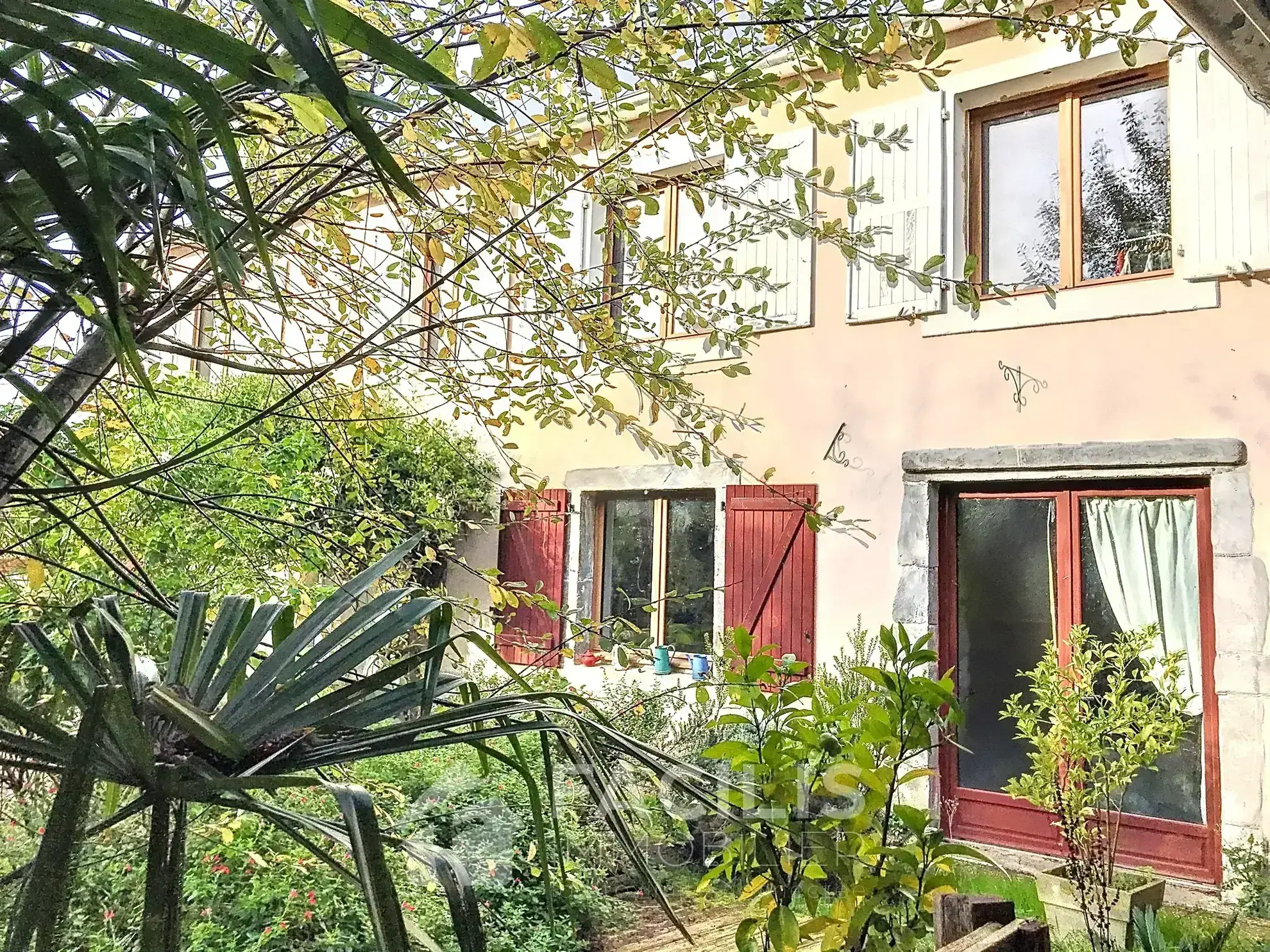 Maison de charme avec terrasse et vue sur les Pyrénées à Oloron-Sainte-Marie 