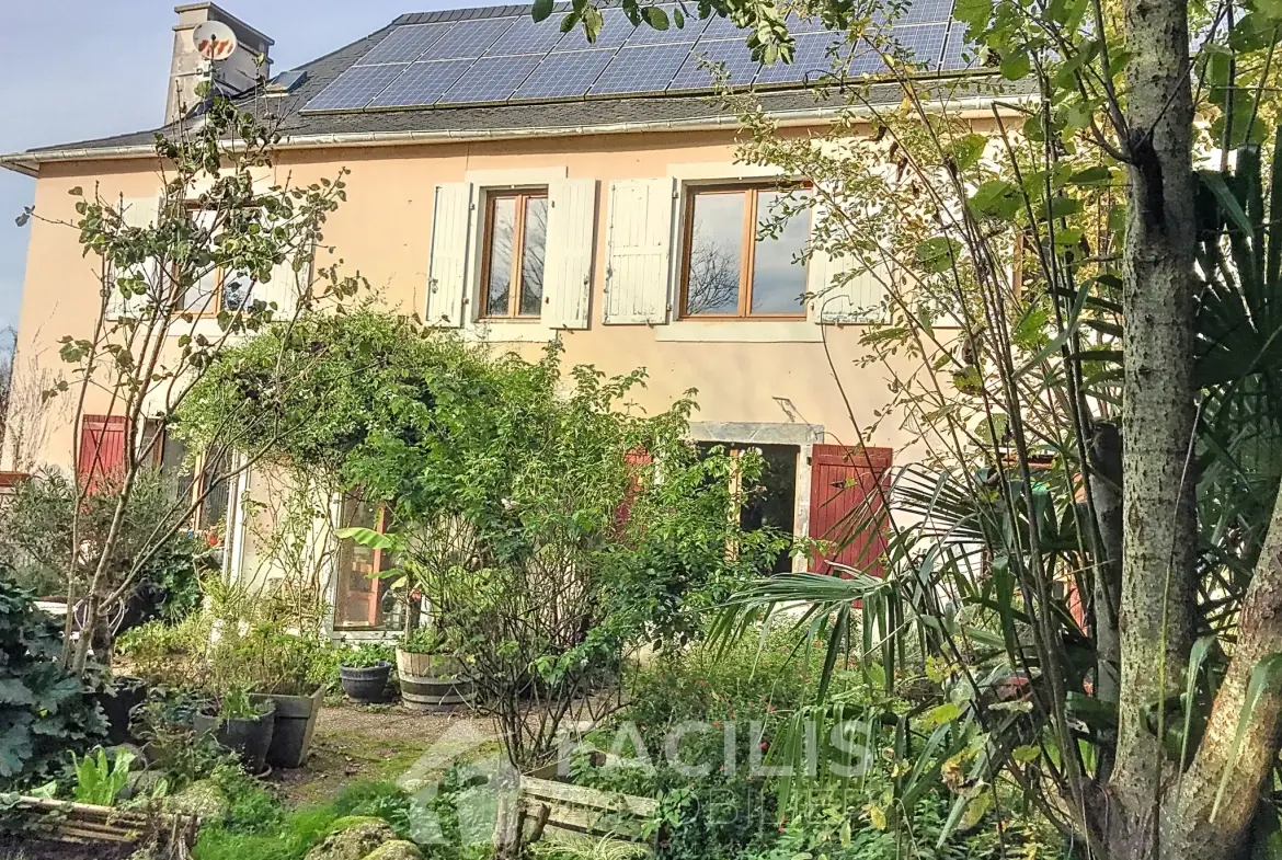 Maison de charme avec terrasse et vue sur les Pyrénées à Oloron-Sainte-Marie 