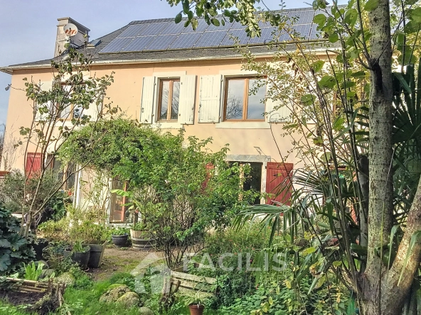 Maison de charme avec terrasse et vue sur les Pyrénées à Oloron-Sainte-Marie