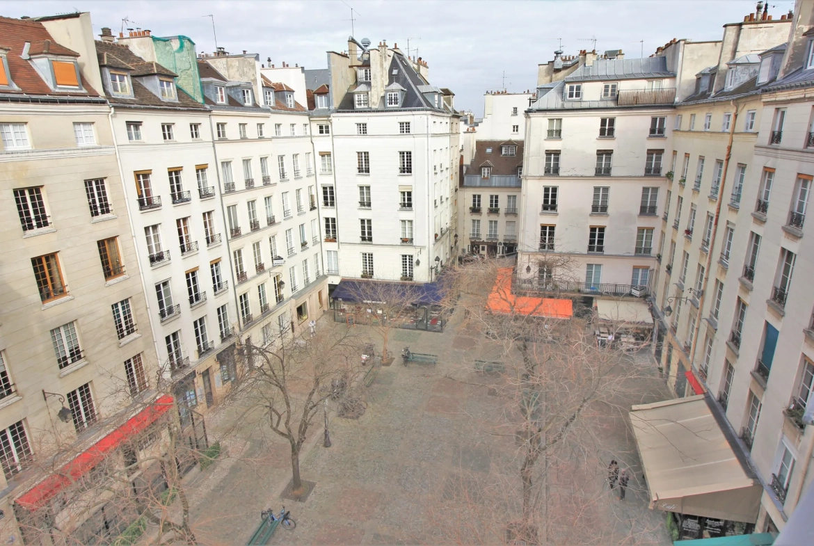 Studio rénové à vendre à Paris 4ème près du Métro Saint Paul et des places emblématiques 