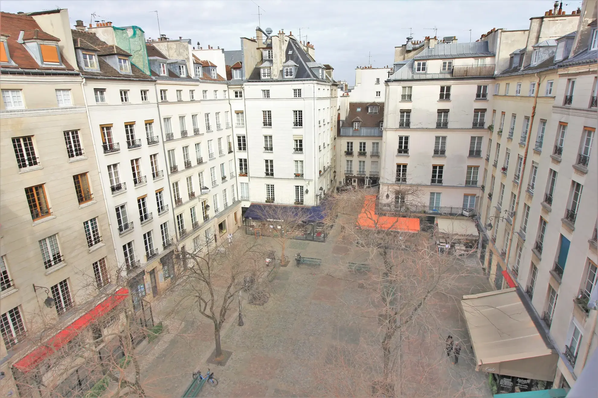 Studio rénové à vendre à Paris 4ème près du Métro Saint Paul et des places emblématiques 